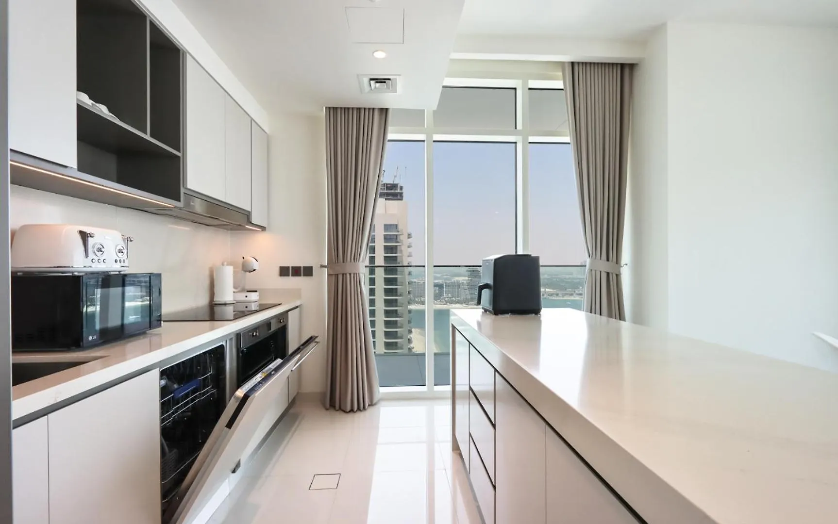 Livbnb- 3Br With Marina Skyline View Dubai